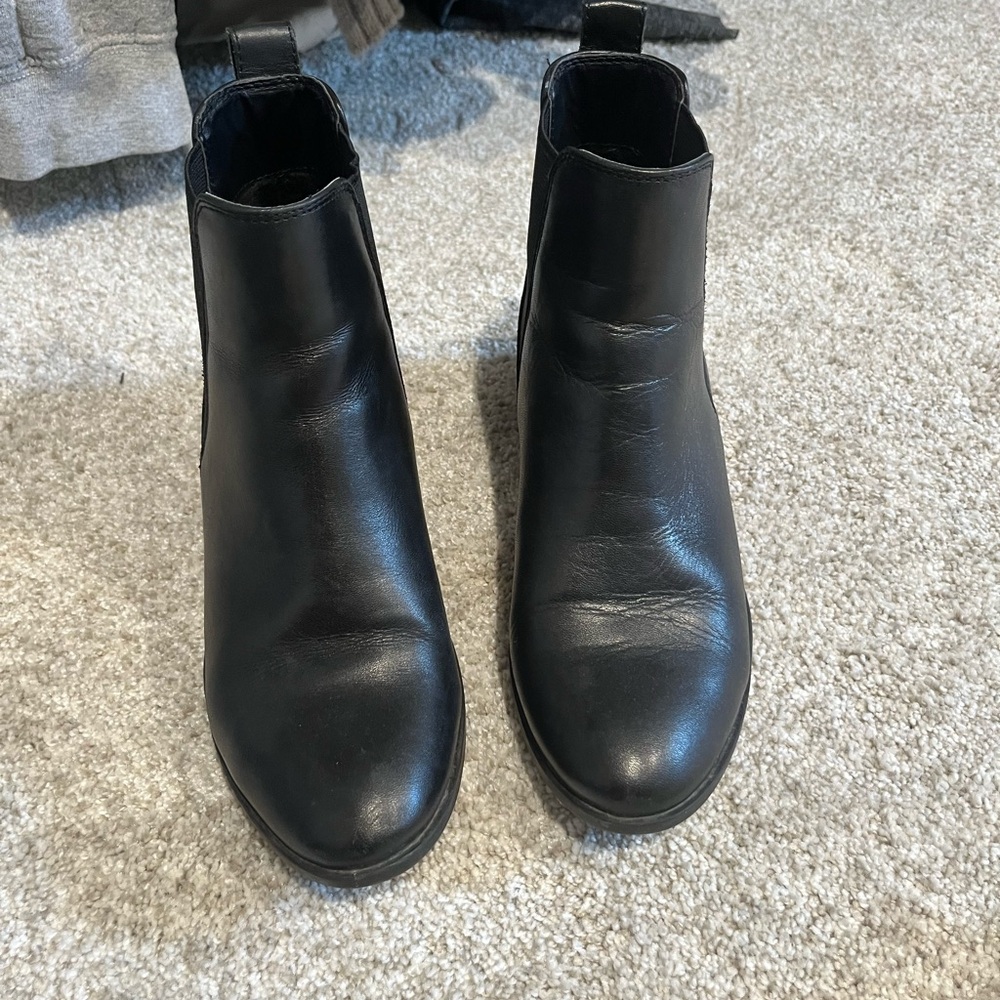 Steve Madden Black Leather Ankle Booties